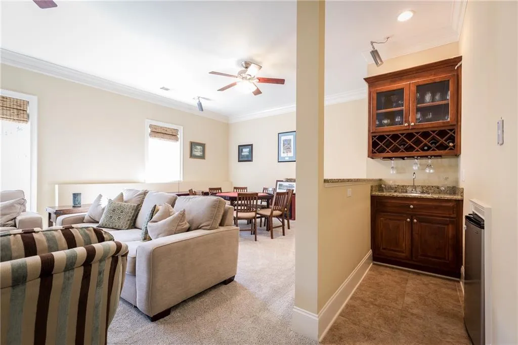 5492 Glenridge Drive Unit 560, Atlanta, Georgia 30342, 4 Bedrooms Bedrooms, ,3 BathroomsBathrooms,Residential,Sold,5492 Glenridge Drive Unit 560,6125219