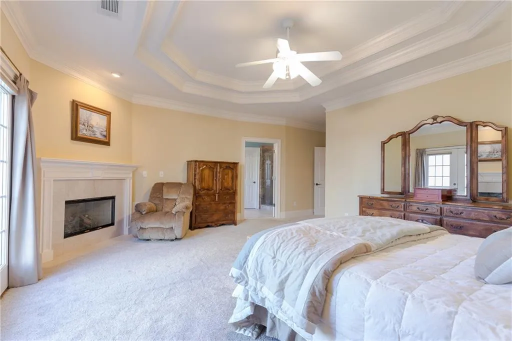 5492 Glenridge Drive Unit 560, Atlanta, Georgia 30342, 4 Bedrooms Bedrooms, ,3 BathroomsBathrooms,Residential,Sold,5492 Glenridge Drive Unit 560,6125219
