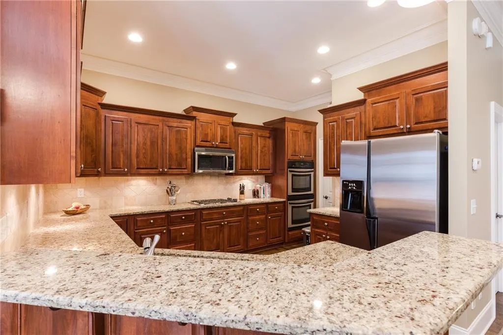 5492 Glenridge Drive Unit 560, Atlanta, Georgia 30342, 4 Bedrooms Bedrooms, ,3 BathroomsBathrooms,Residential,Sold,5492 Glenridge Drive Unit 560,6125219