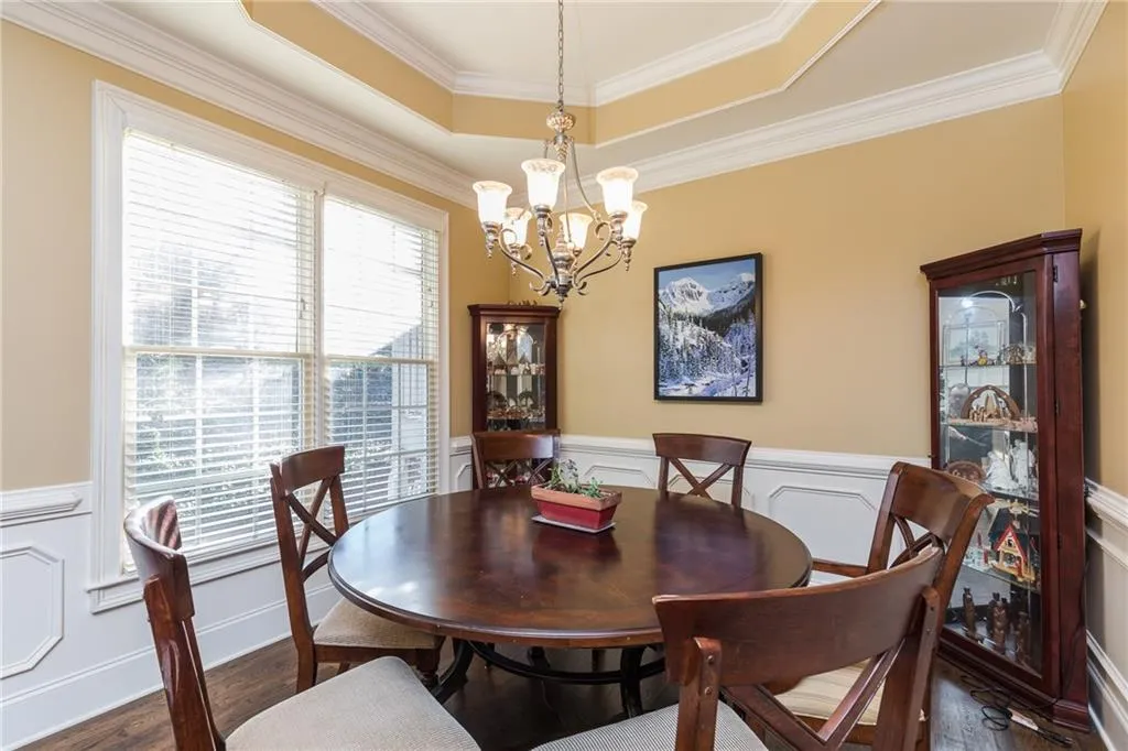 5492 Glenridge Drive Unit 560, Atlanta, Georgia 30342, 4 Bedrooms Bedrooms, ,3 BathroomsBathrooms,Residential,Sold,5492 Glenridge Drive Unit 560,6125219