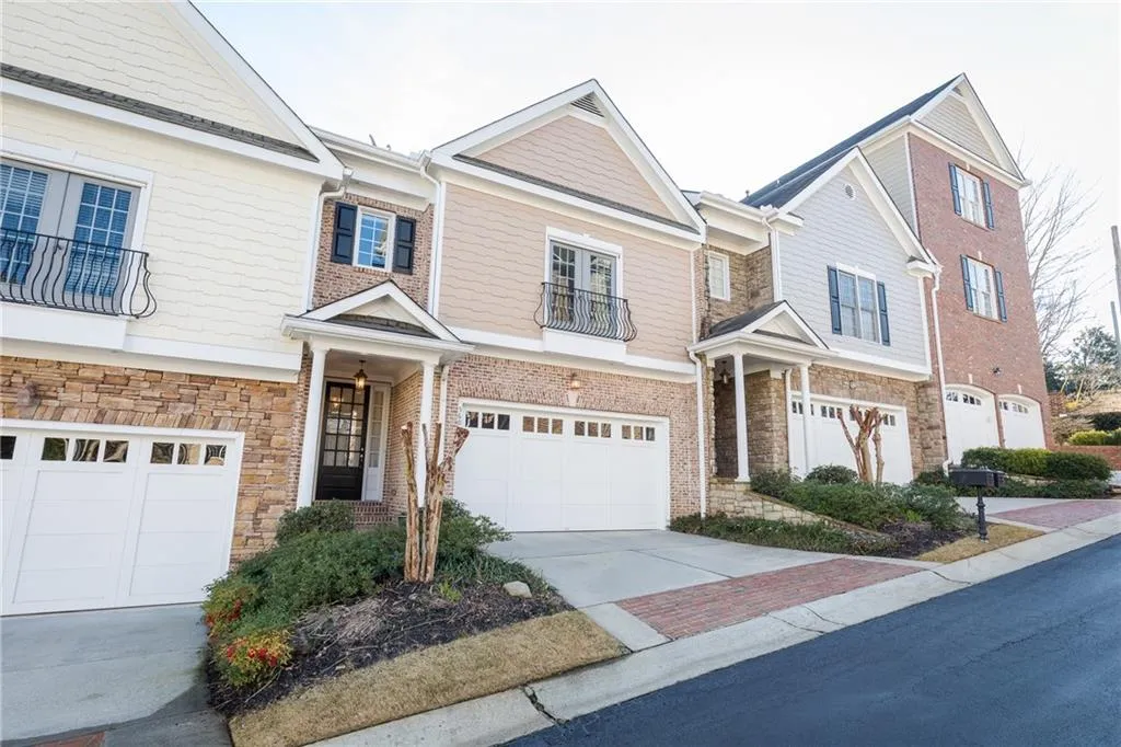5492 Glenridge Drive Unit 560, Atlanta, Georgia 30342, 4 Bedrooms Bedrooms, ,3 BathroomsBathrooms,Residential,Sold,5492 Glenridge Drive Unit 560,6125219