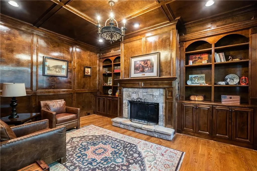 5035 Lake Forrest Drive Ne, Sandy Springs, Georgia 30342, 6 Bedrooms Bedrooms, ,6 BathroomsBathrooms,Residential,Sold,5035 Lake Forrest Drive Ne,6764639
