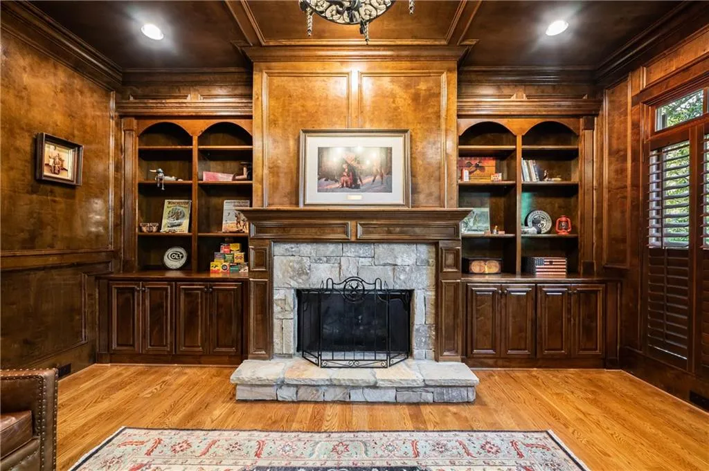 5035 Lake Forrest Drive Ne, Sandy Springs, Georgia 30342, 6 Bedrooms Bedrooms, ,6 BathroomsBathrooms,Residential,Sold,5035 Lake Forrest Drive Ne,6764639