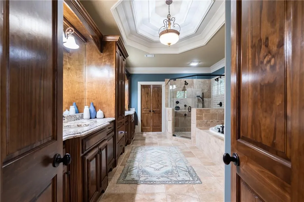 5035 Lake Forrest Drive Ne, Sandy Springs, Georgia 30342, 6 Bedrooms Bedrooms, ,6 BathroomsBathrooms,Residential,Sold,5035 Lake Forrest Drive Ne,6764639