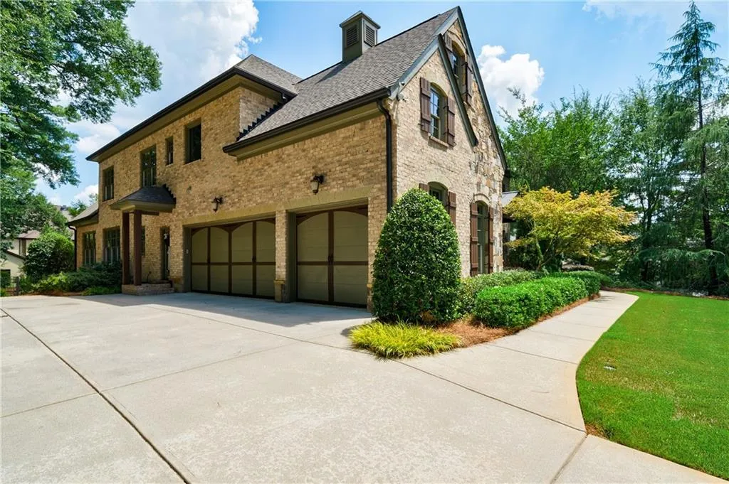 5035 Lake Forrest Drive Ne, Sandy Springs, Georgia 30342, 6 Bedrooms Bedrooms, ,6 BathroomsBathrooms,Residential,Sold,5035 Lake Forrest Drive Ne,6764639