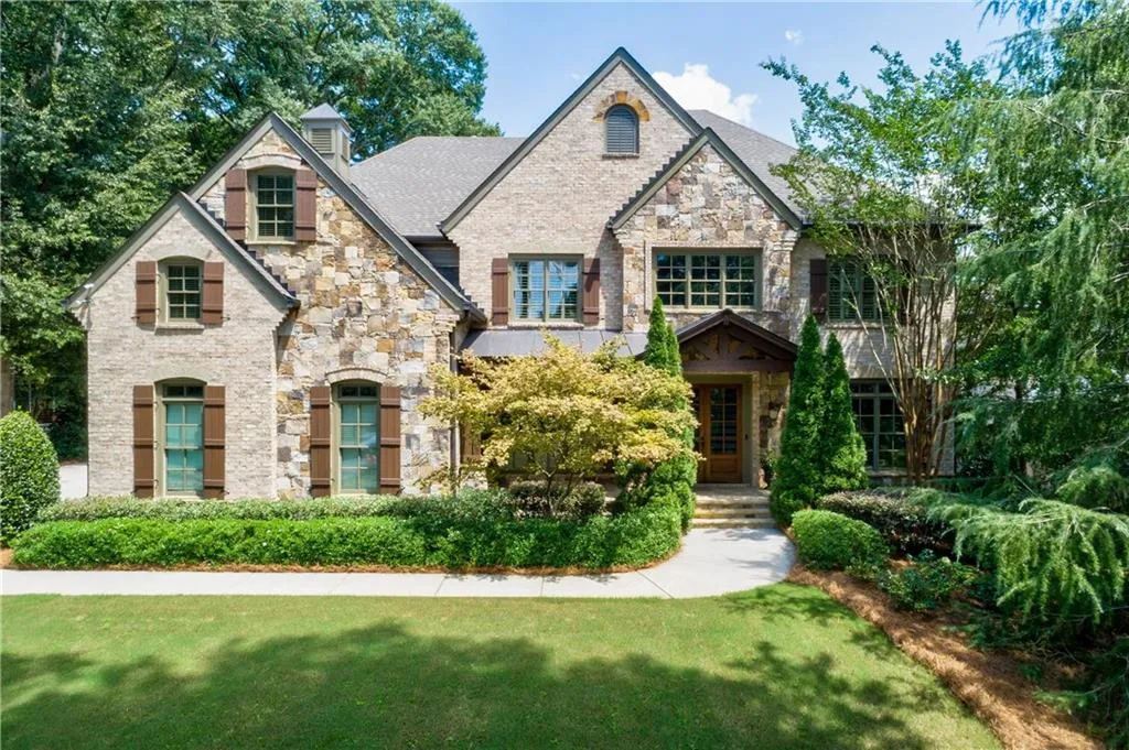 5035 Lake Forrest Drive Ne, Sandy Springs, Georgia 30342, 6 Bedrooms Bedrooms, ,6 BathroomsBathrooms,Residential,Sold,5035 Lake Forrest Drive Ne,6764639