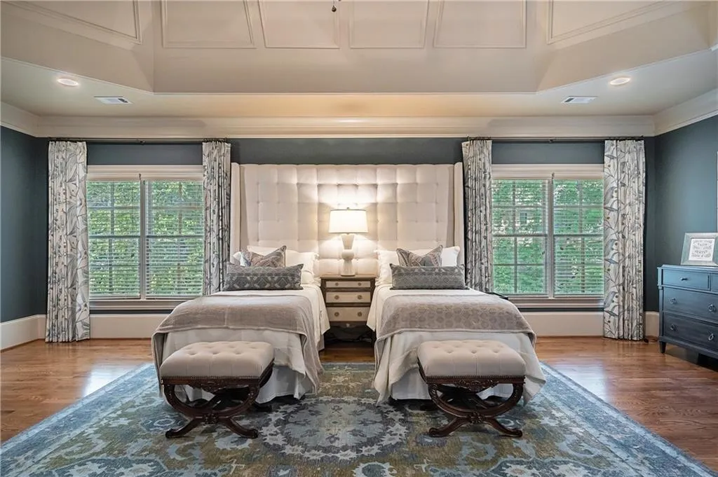 5035 Lake Forrest Drive Ne, Sandy Springs, Georgia 30342, 6 Bedrooms Bedrooms, ,6 BathroomsBathrooms,Residential,Sold,5035 Lake Forrest Drive Ne,6764639