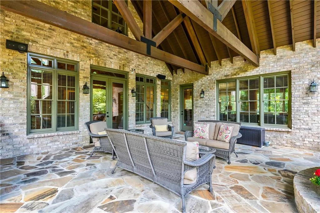 5035 Lake Forrest Drive Ne, Sandy Springs, Georgia 30342, 6 Bedrooms Bedrooms, ,6 BathroomsBathrooms,Residential,Sold,5035 Lake Forrest Drive Ne,6764639