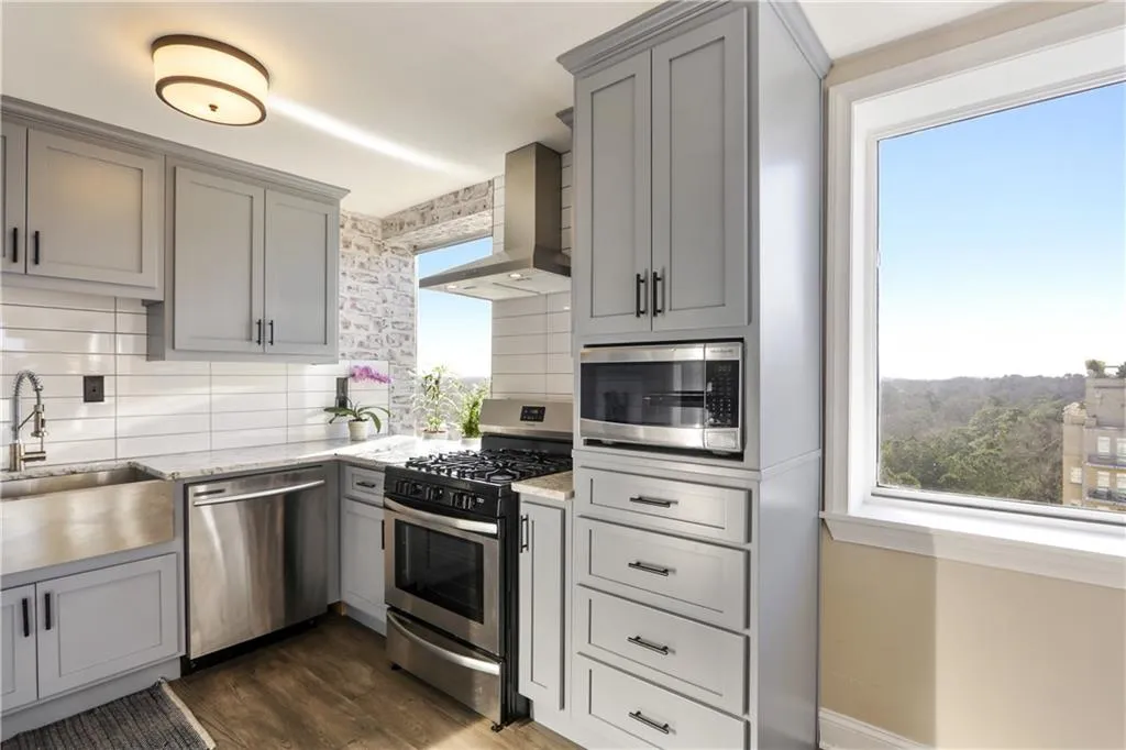 2479 Peachtree Road Ne Unit 1216, Atlanta, Georgia 30305, 2 Bedrooms Bedrooms, ,2 BathroomsBathrooms,Residential,Sold,2479 Peachtree Road Ne Unit 1216,6510823