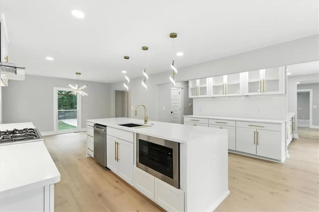 4395 Woodland Brook Drive Se, Atlanta, Georgia 30339, 7 Bedrooms Bedrooms, ,6 BathroomsBathrooms,Residential,For Sale,4395 Woodland Brook Drive Se,7635721