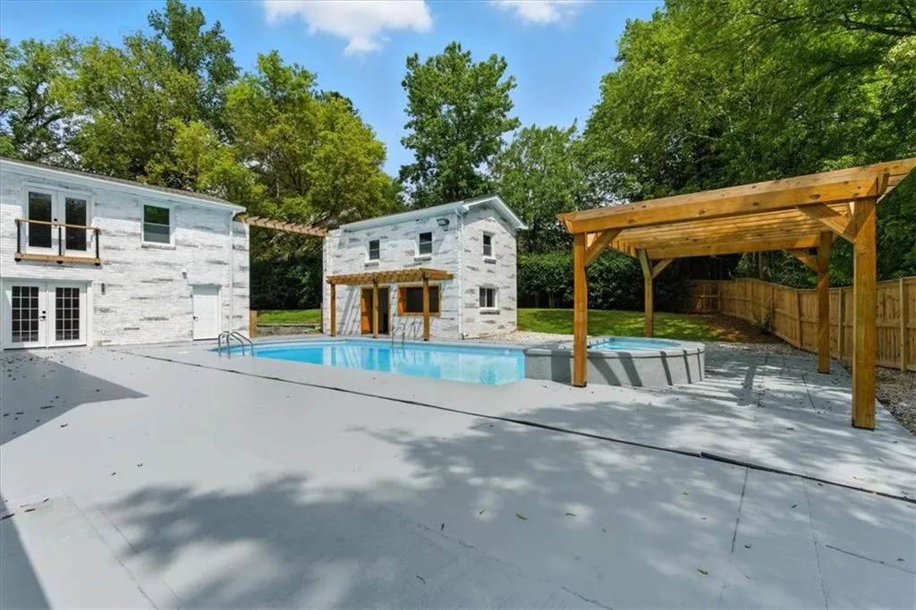4395 Woodland Brook Drive Se, Atlanta, Georgia 30339, 7 Bedrooms Bedrooms, ,6 BathroomsBathrooms,Residential,For Sale,4395 Woodland Brook Drive Se,7635721
