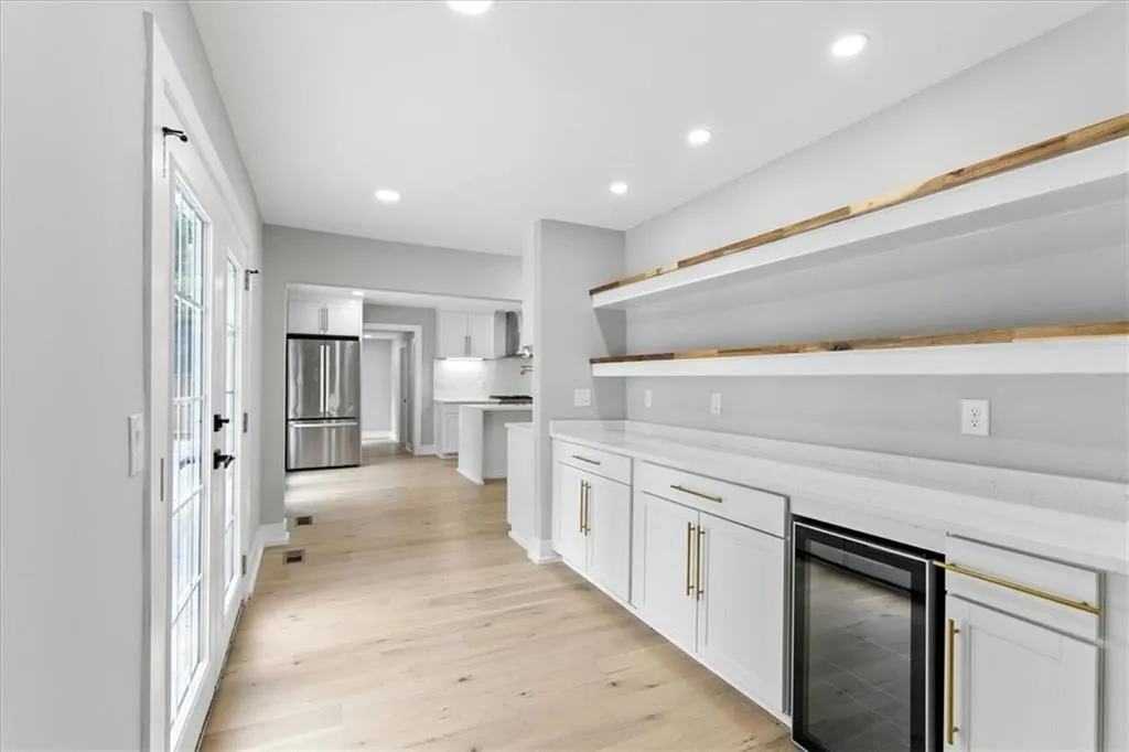 4395 Woodland Brook Drive Se, Atlanta, Georgia 30339, 7 Bedrooms Bedrooms, ,6 BathroomsBathrooms,Residential,For Sale,4395 Woodland Brook Drive Se,7635721