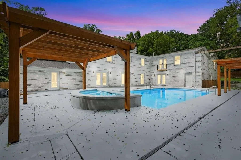 4395 Woodland Brook Drive Se, Atlanta, Georgia 30339, 7 Bedrooms Bedrooms, ,6 BathroomsBathrooms,Residential,For Sale,4395 Woodland Brook Drive Se,7635721