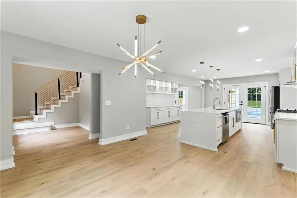 4395 Woodland Brook Drive Se, Atlanta, Georgia 30339, 7 Bedrooms Bedrooms, ,6 BathroomsBathrooms,Residential,For Sale,4395 Woodland Brook Drive Se,7635721