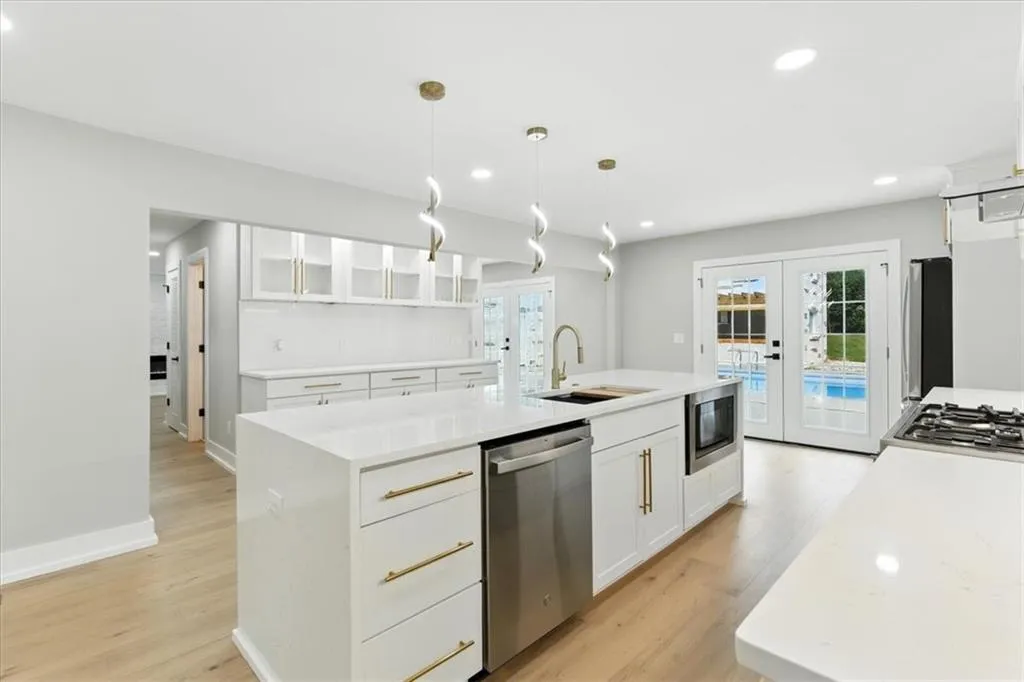 4395 Woodland Brook Drive Se, Atlanta, Georgia 30339, 7 Bedrooms Bedrooms, ,6 BathroomsBathrooms,Residential,For Sale,4395 Woodland Brook Drive Se,7635721