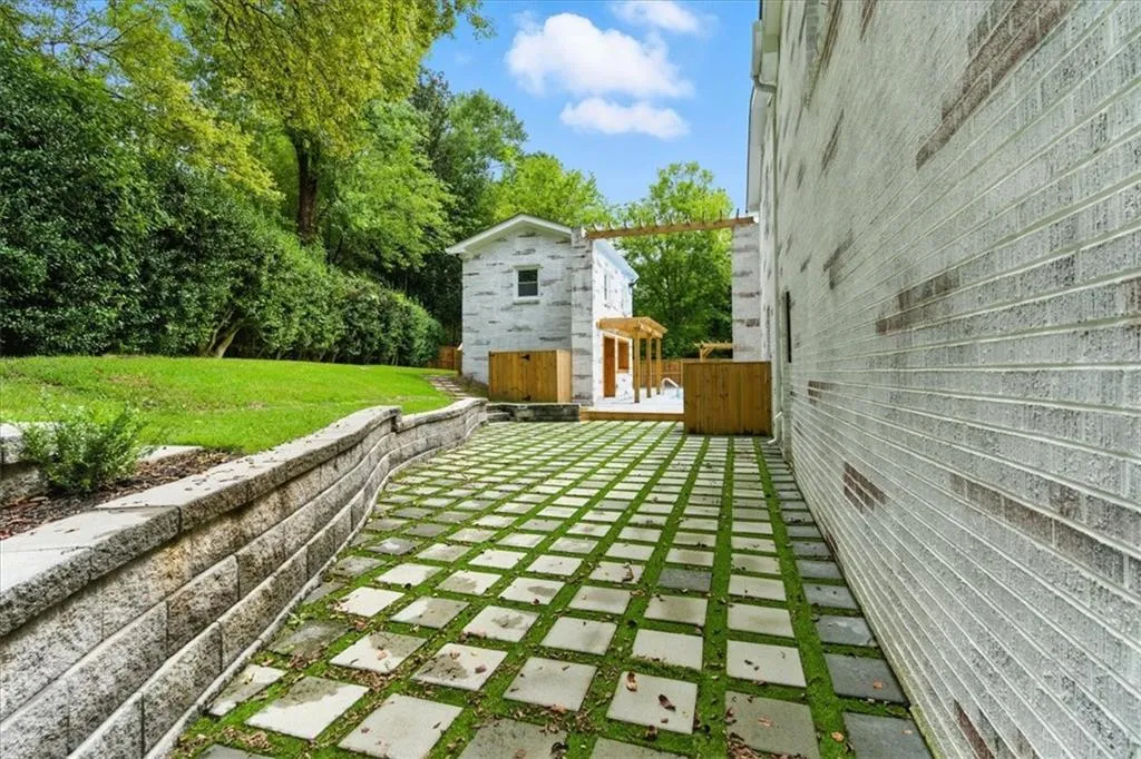 4395 Woodland Brook Drive Se, Atlanta, Georgia 30339, 7 Bedrooms Bedrooms, ,6 BathroomsBathrooms,Residential,For Sale,4395 Woodland Brook Drive Se,7635721