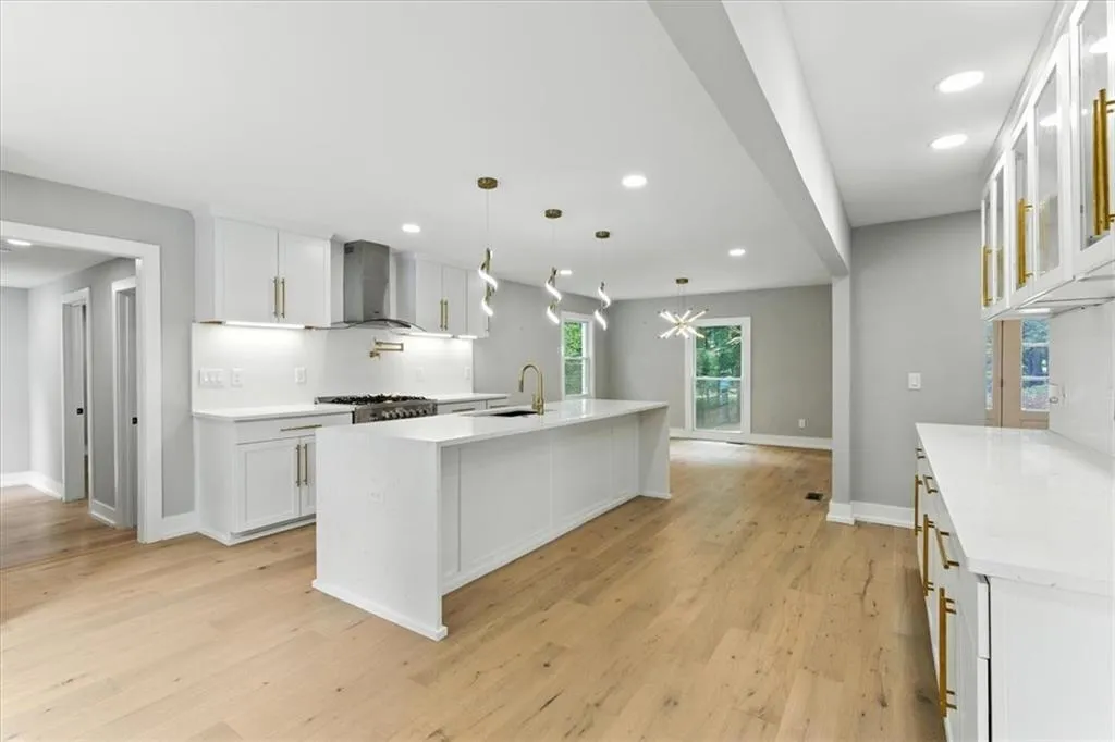 4395 Woodland Brook Drive Se, Atlanta, Georgia 30339, 7 Bedrooms Bedrooms, ,6 BathroomsBathrooms,Residential,For Sale,4395 Woodland Brook Drive Se,7635721