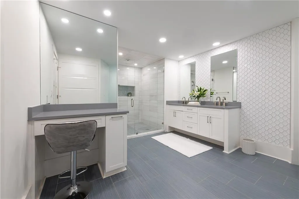 700 Park Regency Place Ne Unit 1605, Atlanta, Georgia 30326, 3 Bedrooms Bedrooms, ,3 BathroomsBathrooms,Residential,For Sale,700 Park Regency Place Ne Unit 1605,7602800