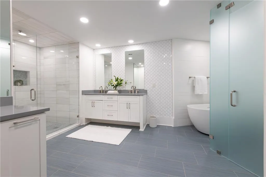 700 Park Regency Place Ne Unit 1605, Atlanta, Georgia 30326, 3 Bedrooms Bedrooms, ,3 BathroomsBathrooms,Residential,For Sale,700 Park Regency Place Ne Unit 1605,7602800