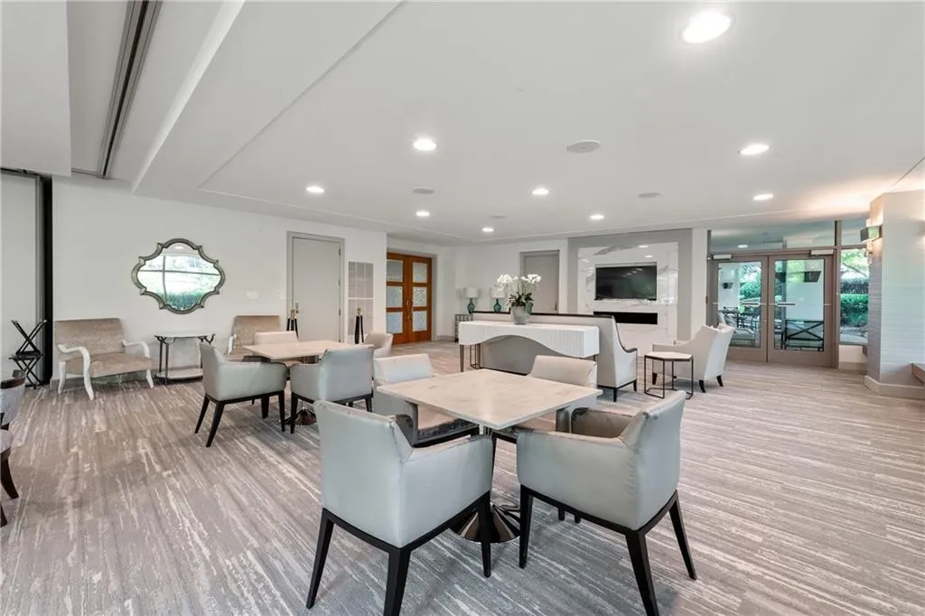 700 Park Regency Place Ne Unit 1605, Atlanta, Georgia 30326, 3 Bedrooms Bedrooms, ,3 BathroomsBathrooms,Residential,For Sale,700 Park Regency Place Ne Unit 1605,7602800