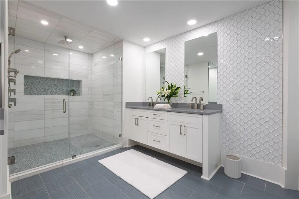 700 Park Regency Place Ne Unit 1605, Atlanta, Georgia 30326, 3 Bedrooms Bedrooms, ,3 BathroomsBathrooms,Residential,For Sale,700 Park Regency Place Ne Unit 1605,7602800