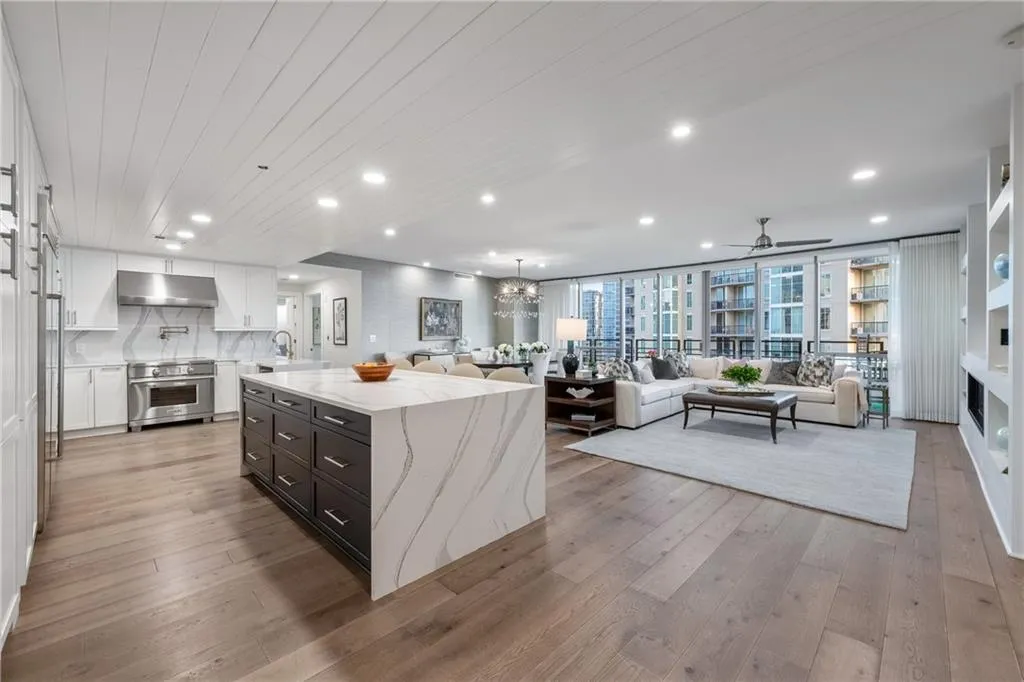 700 Park Regency Place Ne Unit 1605, Atlanta, Georgia 30326, 3 Bedrooms Bedrooms, ,3 BathroomsBathrooms,Residential,For Sale,700 Park Regency Place Ne Unit 1605,7602800