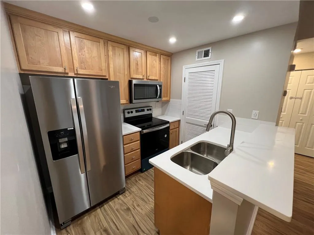 546 Granville Court, Atlanta, Georgia 30328, 1 Bedroom Bedrooms, ,1 BathroomBathrooms,Residential,Sold,546 Granville Court,7208535