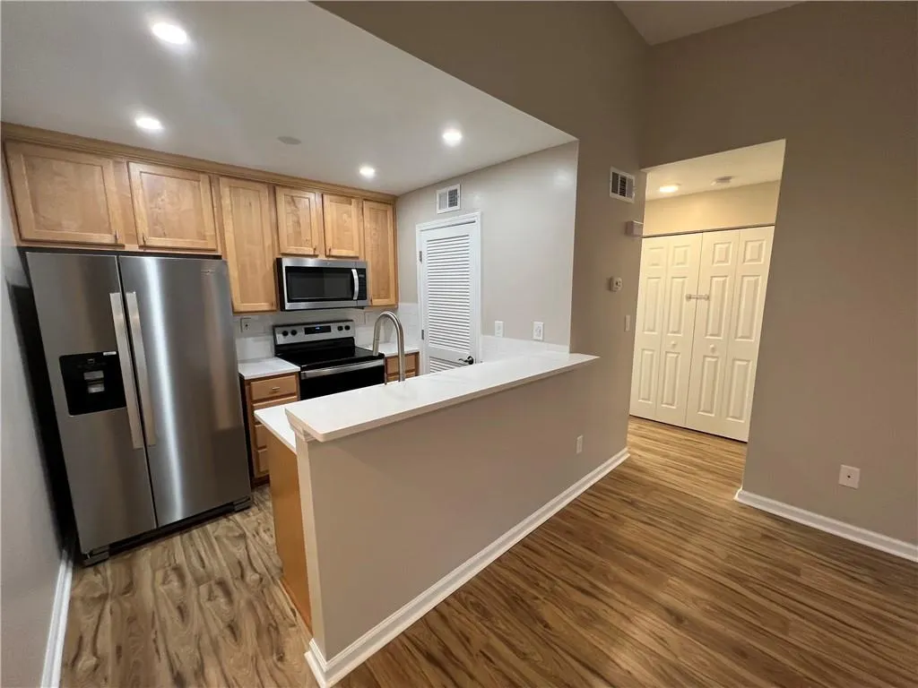 546 Granville Court, Atlanta, Georgia 30328, 1 Bedroom Bedrooms, ,1 BathroomBathrooms,Residential,Sold,546 Granville Court,7208535