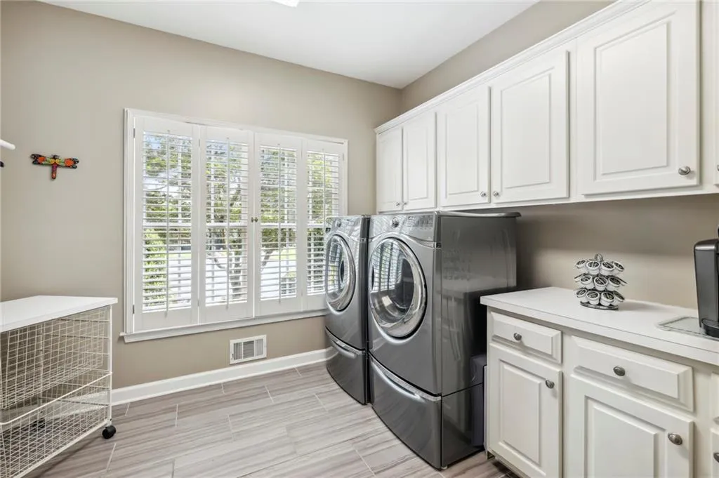 540 Cameron Manor Way, Sandy Springs, Georgia 30328, 4 Bedrooms Bedrooms, ,3 BathroomsBathrooms,Residential,Sold,540 Cameron Manor Way,7267937