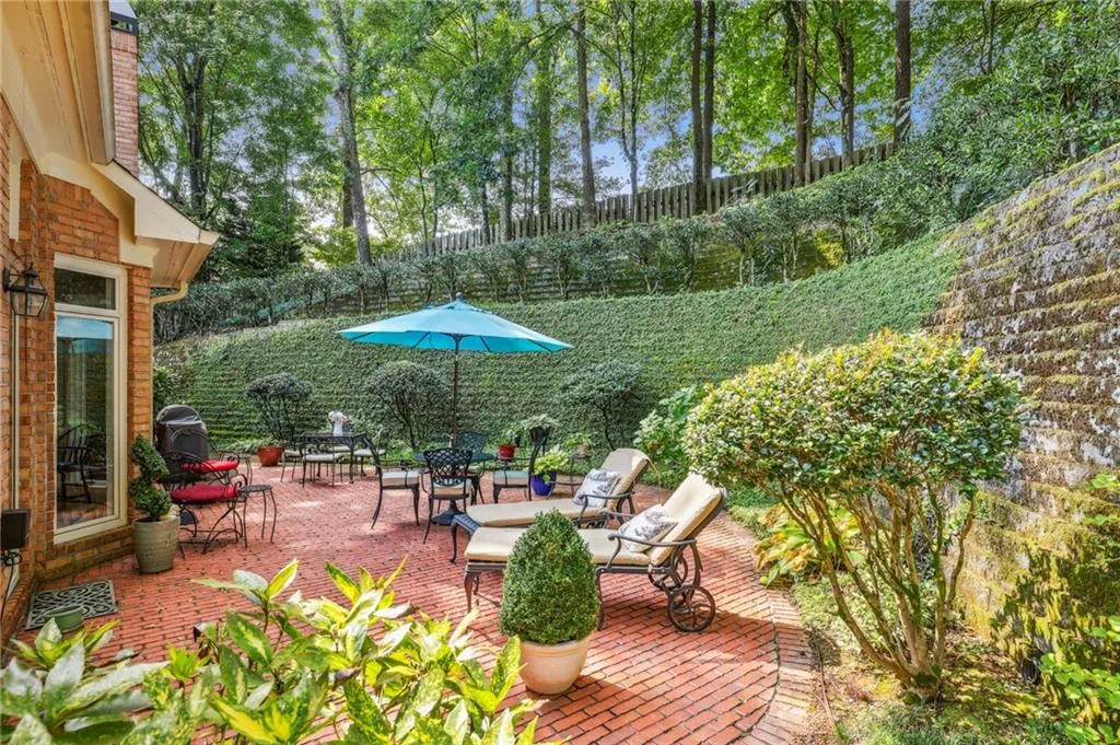 540 Cameron Manor Way, Sandy Springs, Georgia 30328, 4 Bedrooms Bedrooms, ,3 BathroomsBathrooms,Residential,Sold,540 Cameron Manor Way,7267937