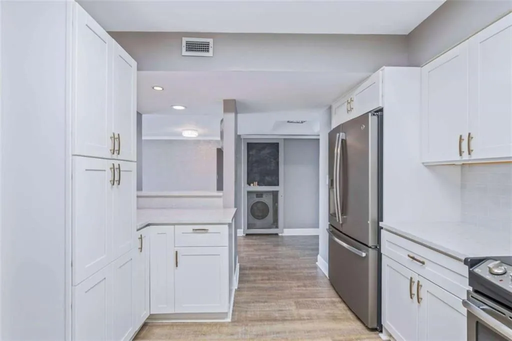 2870 Pharr Court South Unit 2401, Atlanta, Georgia 30305, 2 Bedrooms Bedrooms, 0 ,2 BathroomsBathrooms,Residential,For Sale,2870 Pharr Court South Unit 2401,7731289