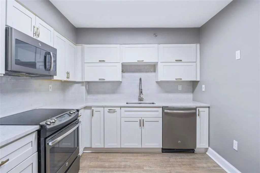 2870 Pharr Court South Unit 2401, Atlanta, Georgia 30305, 2 Bedrooms Bedrooms, 0 ,2 BathroomsBathrooms,Residential,For Sale,2870 Pharr Court South Unit 2401,7731289