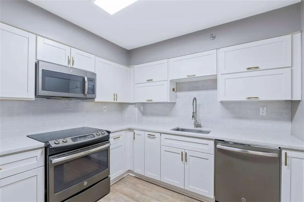 2870 Pharr Court South Unit 2401, Atlanta, Georgia 30305, 2 Bedrooms Bedrooms, 0 ,2 BathroomsBathrooms,Residential,For Sale,2870 Pharr Court South Unit 2401,7731289