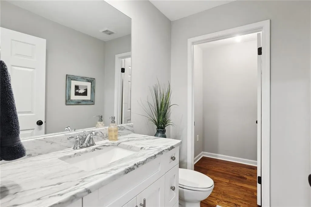 221 The South Chace, Sandy Springs, Georgia 30328, 3 Bedrooms Bedrooms, ,3 BathroomsBathrooms,Residential,Sold,221 The South Chace,7259275