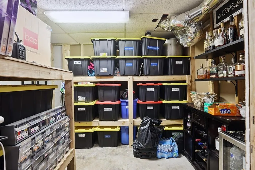 221 The South Chace, Sandy Springs, Georgia 30328, 3 Bedrooms Bedrooms, ,3 BathroomsBathrooms,Residential,Sold,221 The South Chace,7259275