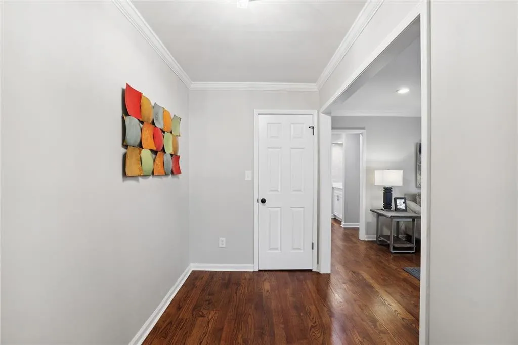 221 The South Chace, Sandy Springs, Georgia 30328, 3 Bedrooms Bedrooms, ,3 BathroomsBathrooms,Residential,Sold,221 The South Chace,7259275