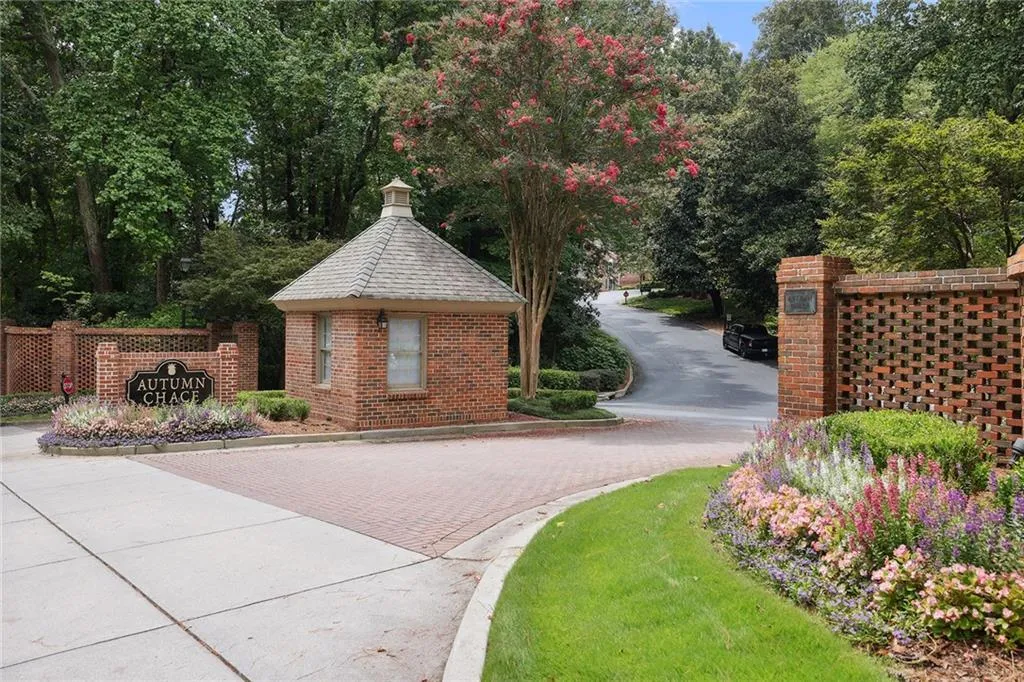 221 The South Chace, Sandy Springs, Georgia 30328, 3 Bedrooms Bedrooms, ,3 BathroomsBathrooms,Residential,Sold,221 The South Chace,7259275