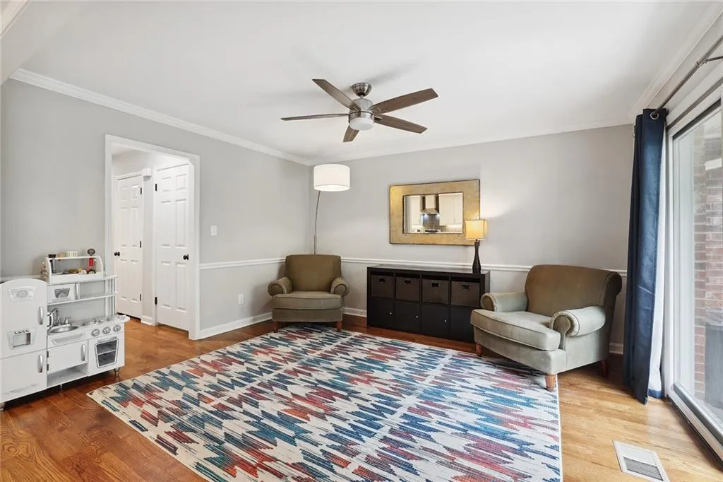 221 The South Chace, Sandy Springs, Georgia 30328, 3 Bedrooms Bedrooms, ,3 BathroomsBathrooms,Residential,Sold,221 The South Chace,7259275