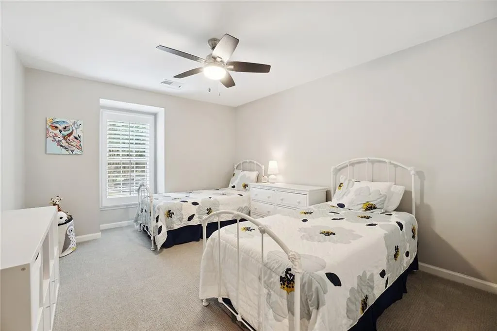 221 The South Chace, Sandy Springs, Georgia 30328, 3 Bedrooms Bedrooms, ,3 BathroomsBathrooms,Residential,Sold,221 The South Chace,7259275