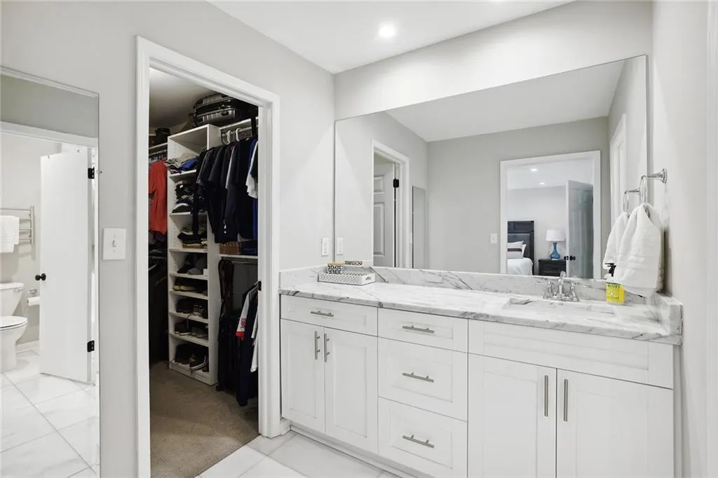 221 The South Chace, Sandy Springs, Georgia 30328, 3 Bedrooms Bedrooms, ,3 BathroomsBathrooms,Residential,Sold,221 The South Chace,7259275