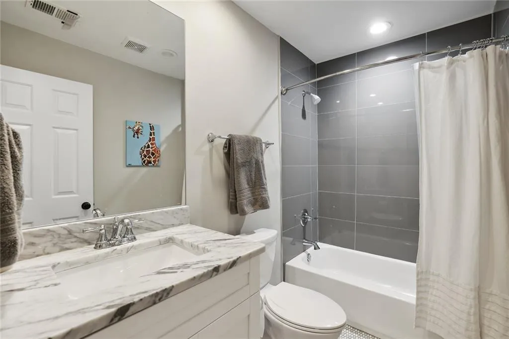 221 The South Chace, Sandy Springs, Georgia 30328, 3 Bedrooms Bedrooms, ,3 BathroomsBathrooms,Residential,Sold,221 The South Chace,7259275