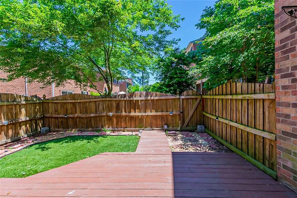 6520 Roswell Road Unit 72, Atlanta, Georgia 30328, 2 Bedrooms Bedrooms, ,1 BathroomBathrooms,Residential,Sold,6520 Roswell Road Unit 72,7052798