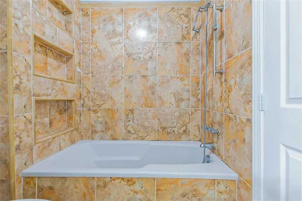 6520 Roswell Road Unit 72, Atlanta, Georgia 30328, 2 Bedrooms Bedrooms, ,1 BathroomBathrooms,Residential,Sold,6520 Roswell Road Unit 72,7052798