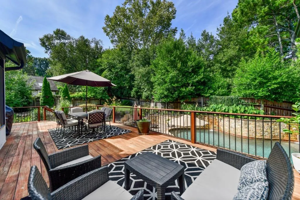 125 Bayvale Court, Sandy Springs, Georgia 30328, 5 Bedrooms Bedrooms, ,4 BathroomsBathrooms,Residential,Sold,125 Bayvale Court,6786273