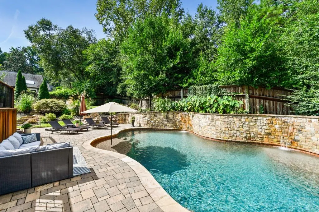 125 Bayvale Court, Sandy Springs, Georgia 30328, 5 Bedrooms Bedrooms, ,4 BathroomsBathrooms,Residential,Sold,125 Bayvale Court,6786273