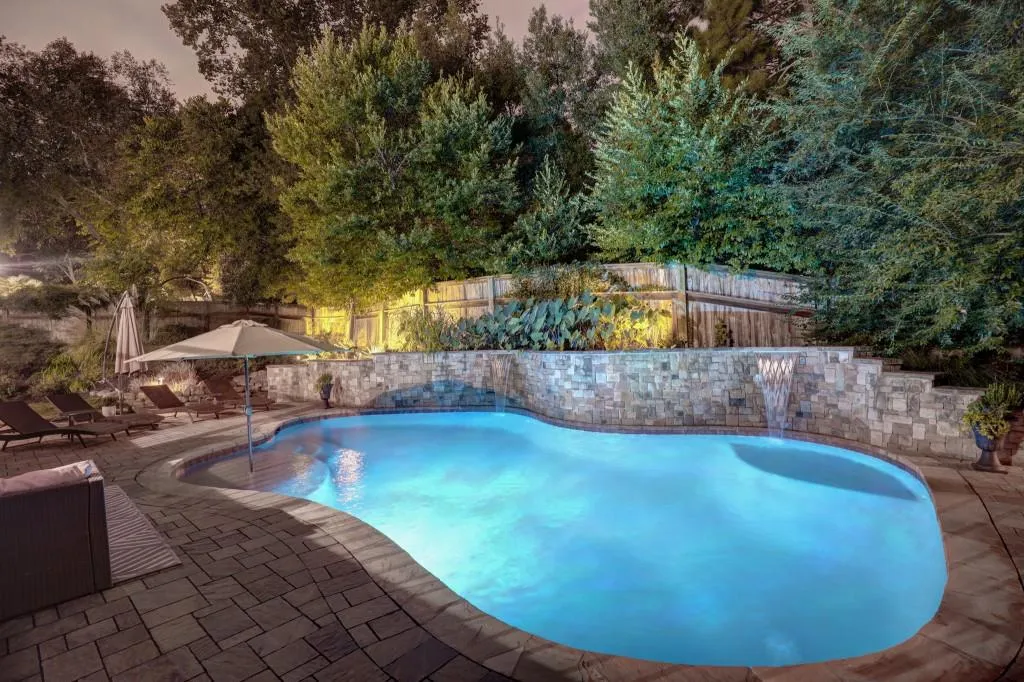125 Bayvale Court, Sandy Springs, Georgia 30328, 5 Bedrooms Bedrooms, ,4 BathroomsBathrooms,Residential,Sold,125 Bayvale Court,6786273