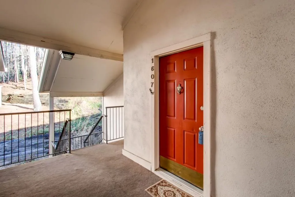 1607 Huntingdon Chase Unit 1607, Sandy Springs, Georgia 30350, 1 Bedroom Bedrooms, ,1 BathroomBathrooms,Residential,Sold,1607 Huntingdon Chase Unit 1607,6525482 1607 Huntingdon Chase Unit 1607, Sandy Springs, Georgia 30350, 1 Bedroom Bedrooms, ,1 BathroomBathrooms,Residential,Sold,1607 Huntingdon Chase Unit 1607,6525482