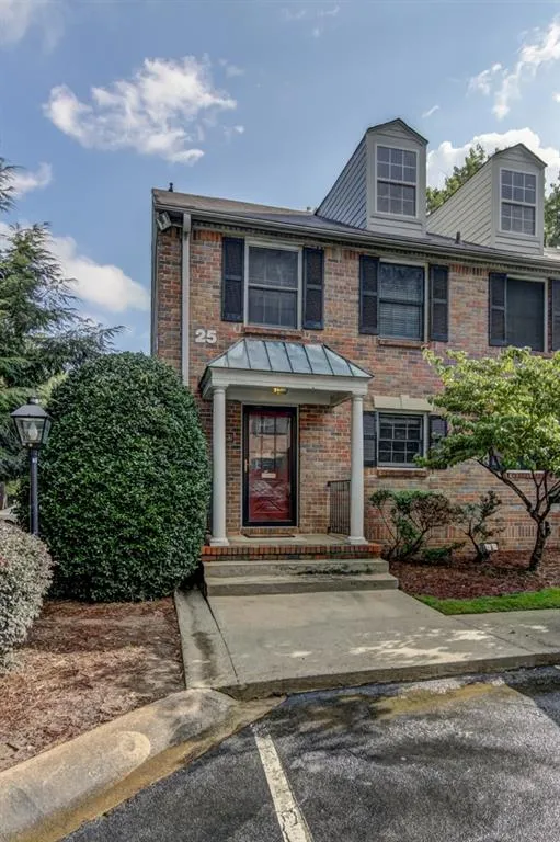 6700 Roswell Road Unit 25-a, Sandy Springs, Georgia 30328, 2 Bedrooms Bedrooms, ,1 BathroomBathrooms,Residential,Sold,6700 Roswell Road Unit 25-a,5901702
