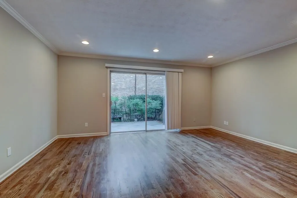6700 Roswell Road Unit 25-a, Sandy Springs, Georgia 30328, 2 Bedrooms Bedrooms, ,1 BathroomBathrooms,Residential,Sold,6700 Roswell Road Unit 25-a,5901702