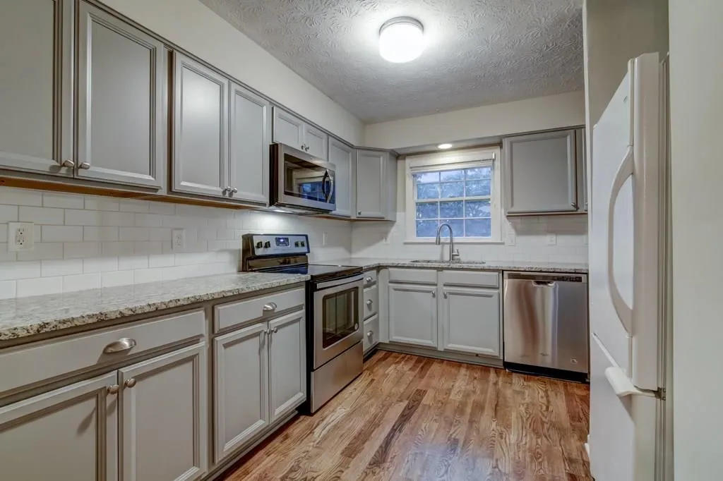 6700 Roswell Road Unit 25-a, Sandy Springs, Georgia 30328, 2 Bedrooms Bedrooms, ,1 BathroomBathrooms,Residential,Sold,6700 Roswell Road Unit 25-a,5901702